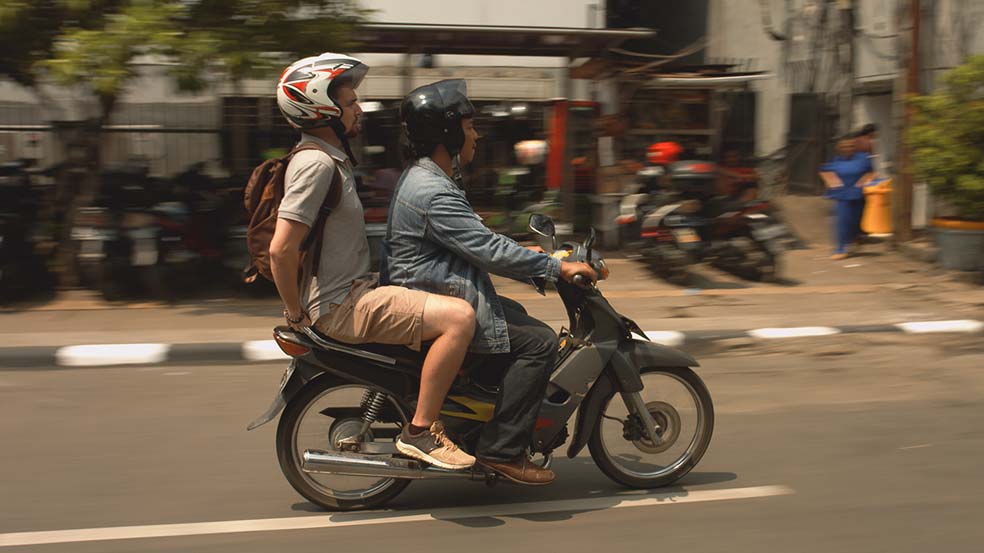 Balik Jakarta, film pendek lucu Indonesia - Jerman yang bikin ngakak.