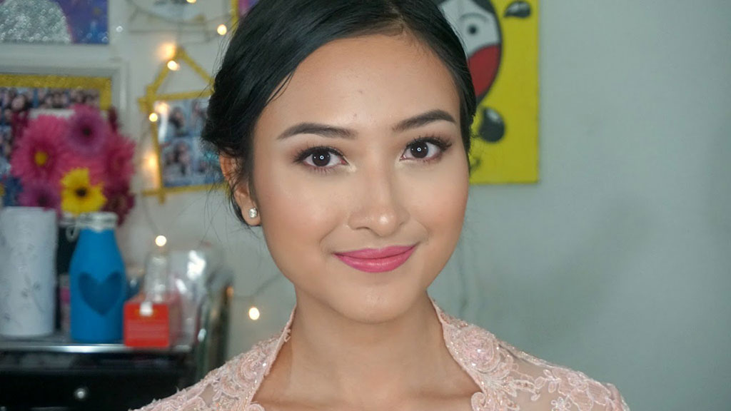 Puteri Modiyanti, salah satu beauty vlogger Indonesia yang wajib kamu tonton.