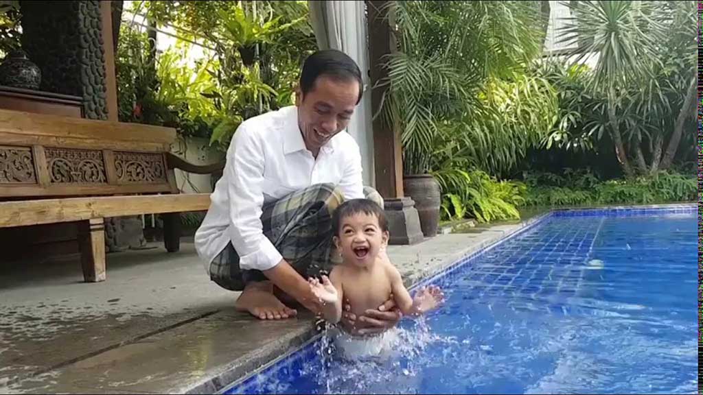 Presiden Joko Widodo adalah salah satu daily life vlogger yang wajib kamu tonton.