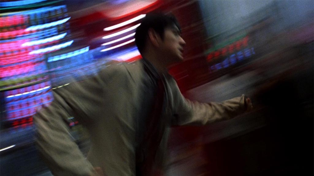 Chungking Express adalah salah satu contoh film yang bisa mengubah kekurangan menjadi kelebihan.