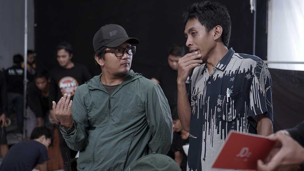Fahim dan Ari, DOP & Astrada berkoordinasi saat syuting 