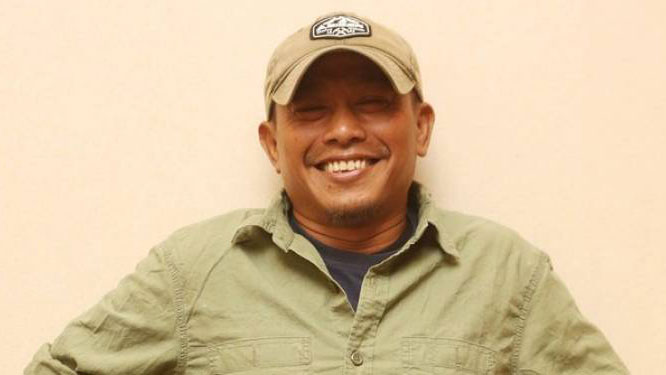 Pidi Baiq, penulis sekaligus ikut di penyutradaraan filmnya. 