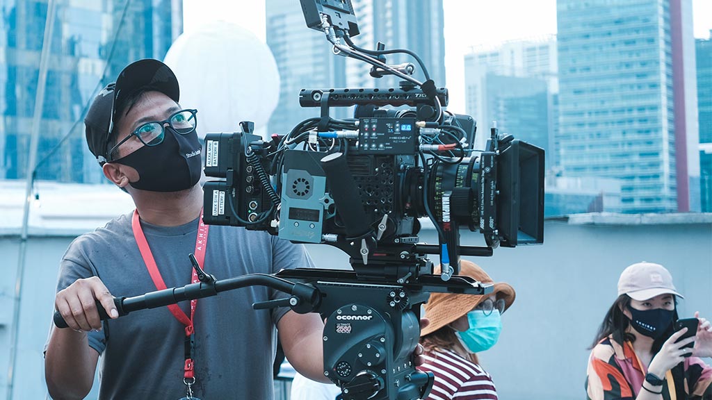 Fahrul Tri Hikmawan atau lebih akrab dipanggil Ayunk adalah sinematografer muda asal Indonesia yang baru saja menyelesaikan film panjang perdananya yang berjudul 'Akhirat: A Love Story'