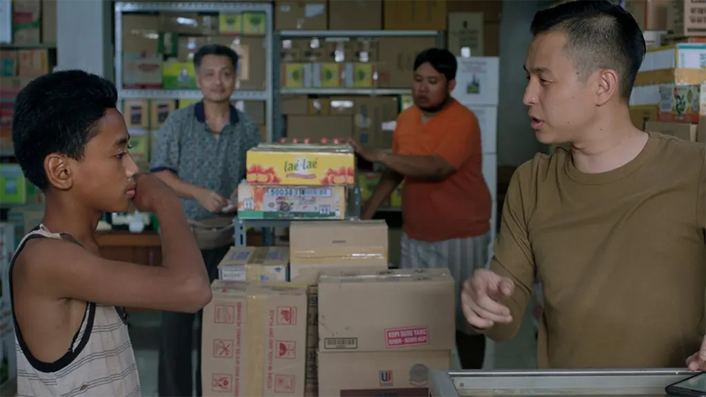 Cek Toko Sebelah adalah salah satu film Tionghoa Indonesia wajib kamu tonton!