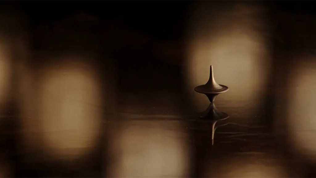 Inception adalah contoh penggunaan simbolisme dalam film yang memukau.